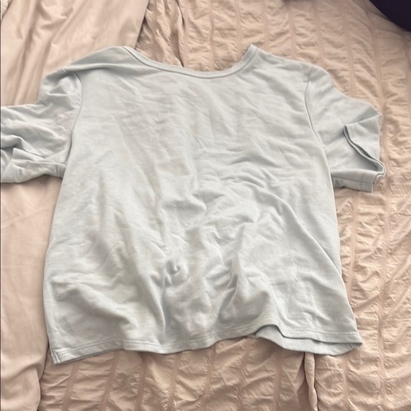 Yummie - open pack active shirt cropped Light Blue Short Sleeve Top - Picture 1 of 4